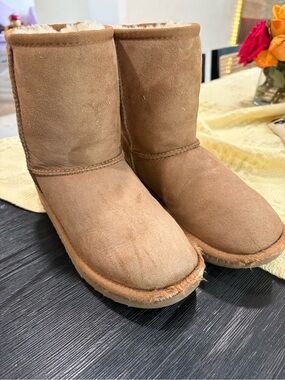 UGG Chestnut Shearling Lined Short Boot Big Girls 3